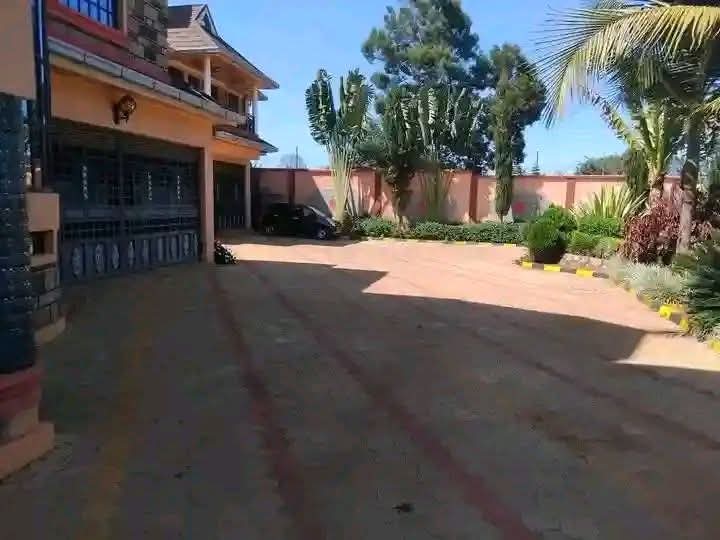 AMBASSADORIAL 8-BEDROOM MODERN MAISONETTE FOR SALE – ELDORET