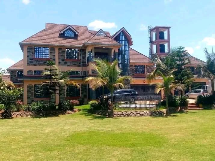 AMBASSADORIAL 8-BEDROOM MODERN MAISONETTE FOR SALE – ELDORET