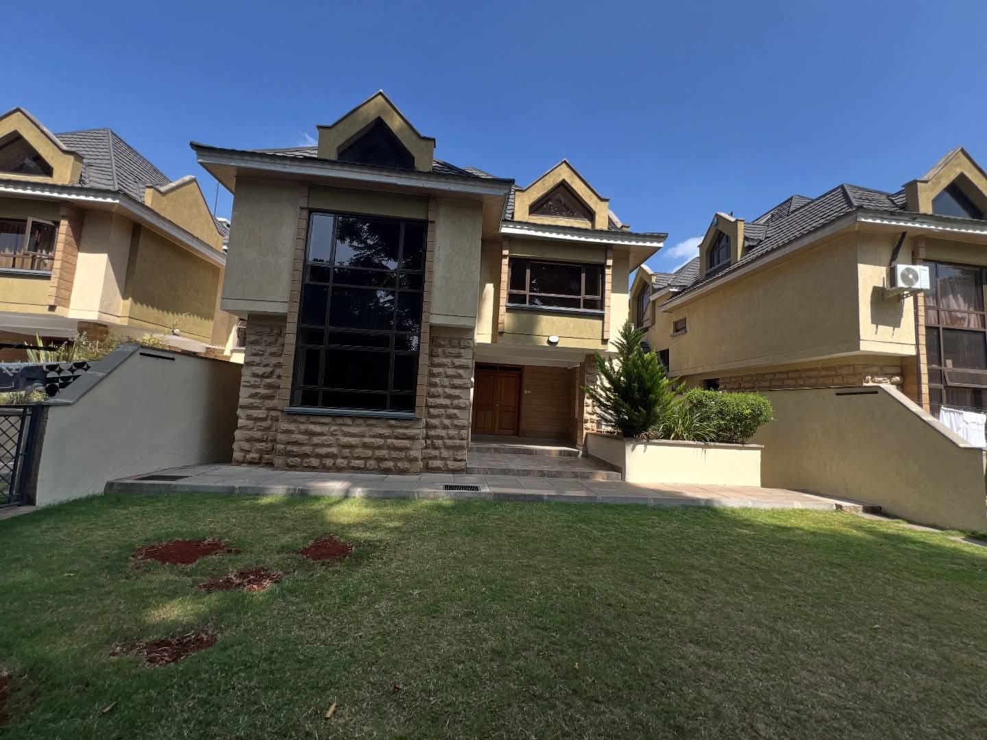 5 Bedroom Townhouse for Rent