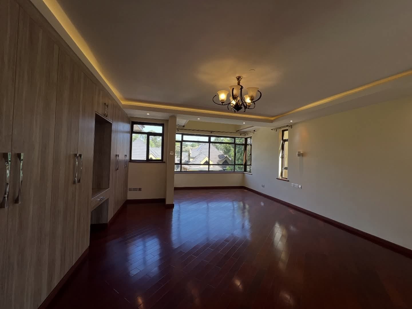5 Bedroom Townhouse for Rent