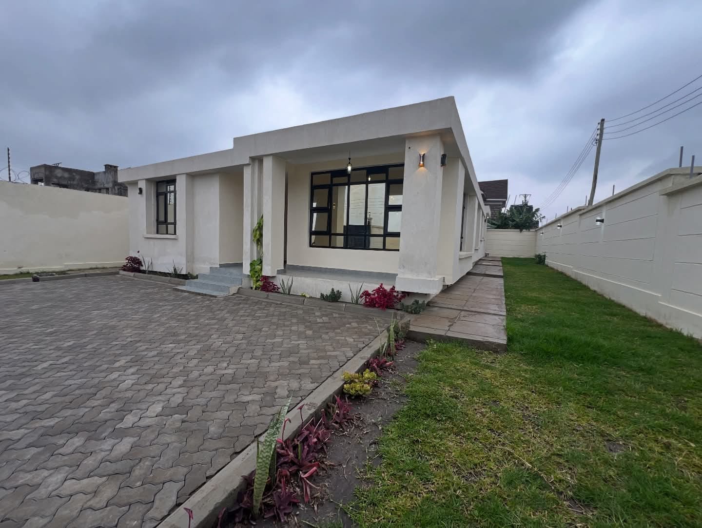 Modern 3-Bedroom Home + DSQ