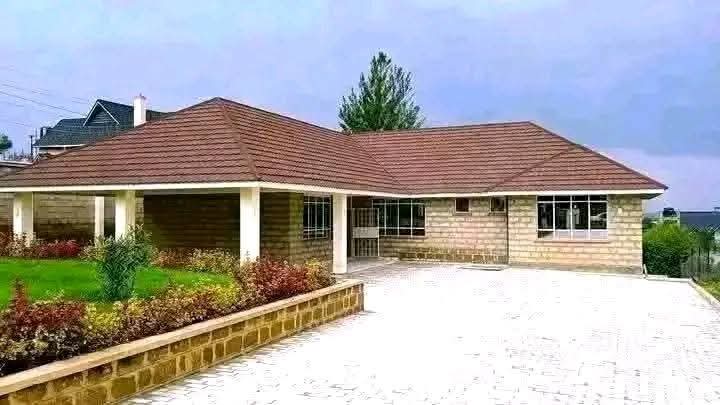 Modern Newly Built 4-Bedroom Townhouse + Self-Contained SQ