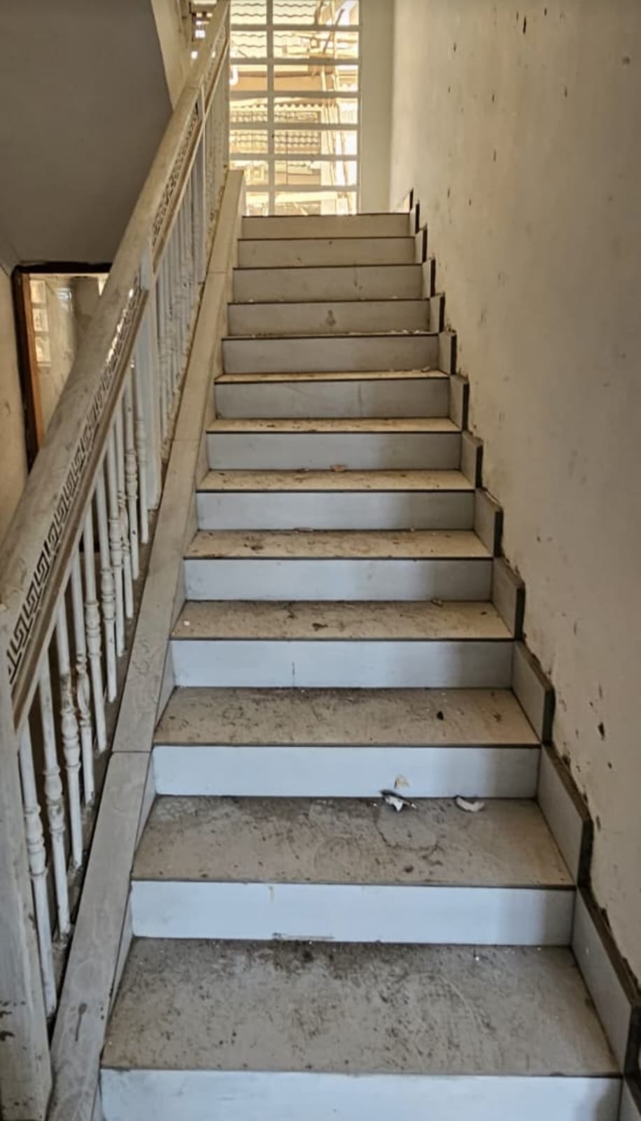 Modern 5 Bedroom Maisonette for Sale