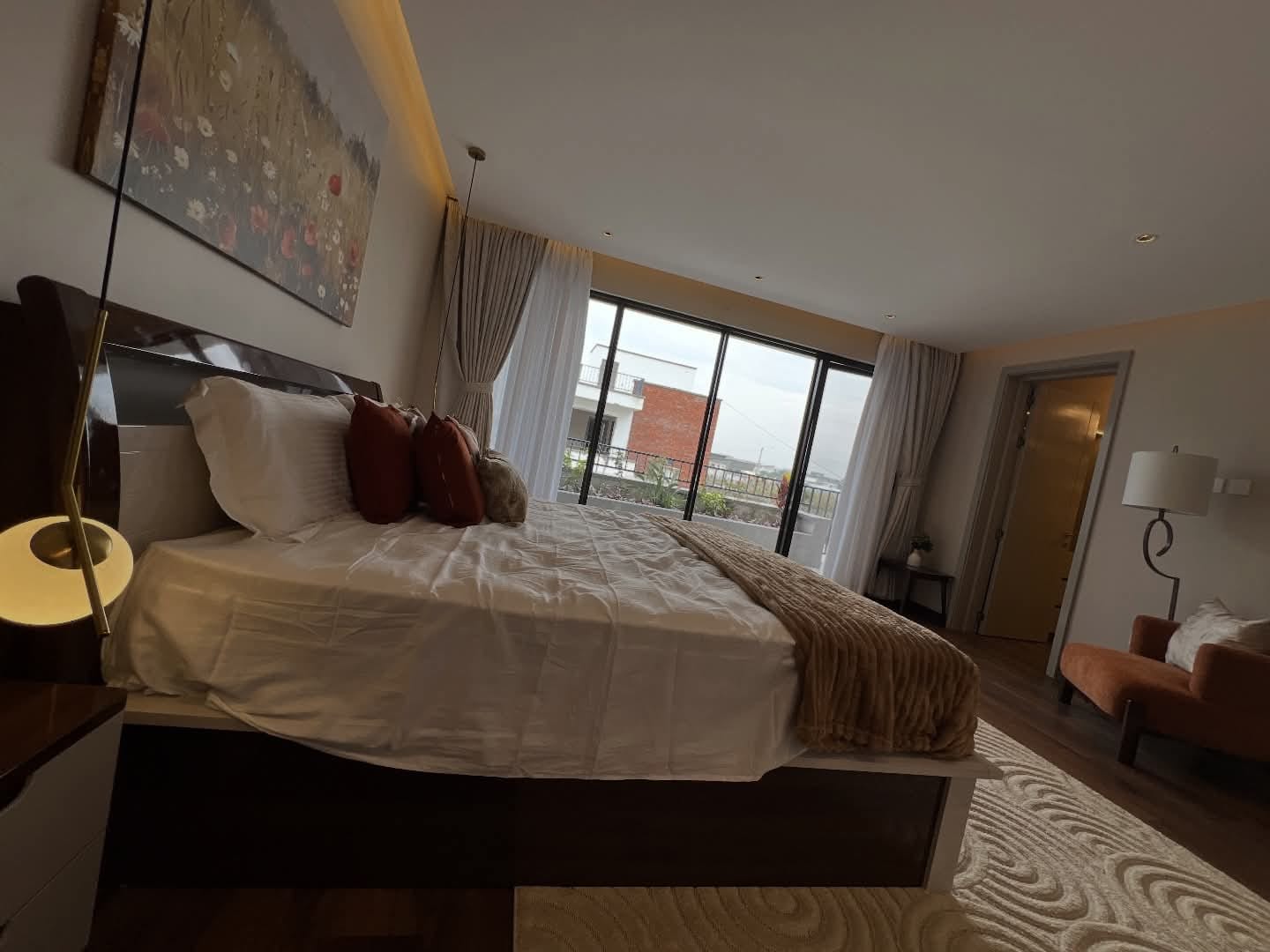 4-BEDROOM DUPLEX & TRIPLEX TOWNHOUSES