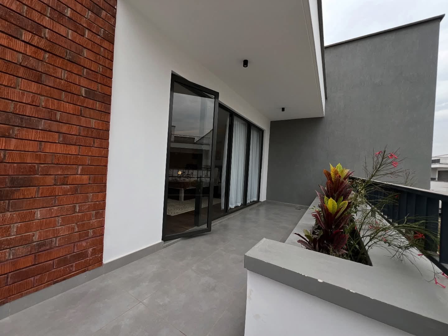 4-BEDROOM DUPLEX & TRIPLEX TOWNHOUSES